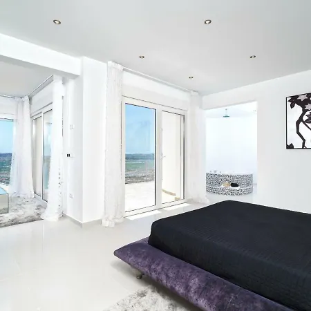 Las Nubes Villa *